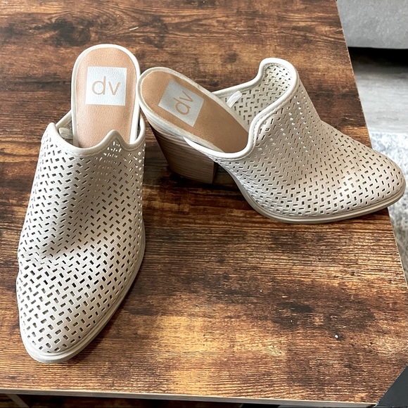 Dolce Vita Ivory Mules - Picture 1 of 3